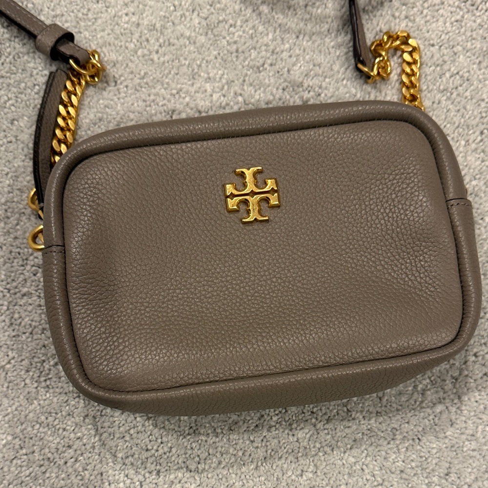 Tory Burch Taupe Pebbled Leather Crossbody with Gold Chain - Picture 2 of 12